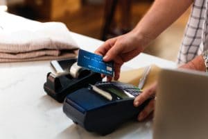 achats compulsifs : évitez de payer en carte bleue